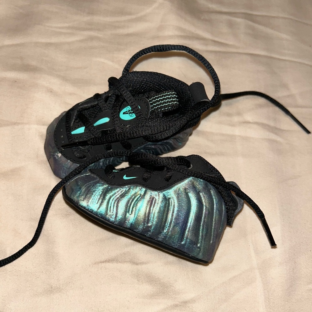Infant Nike foams